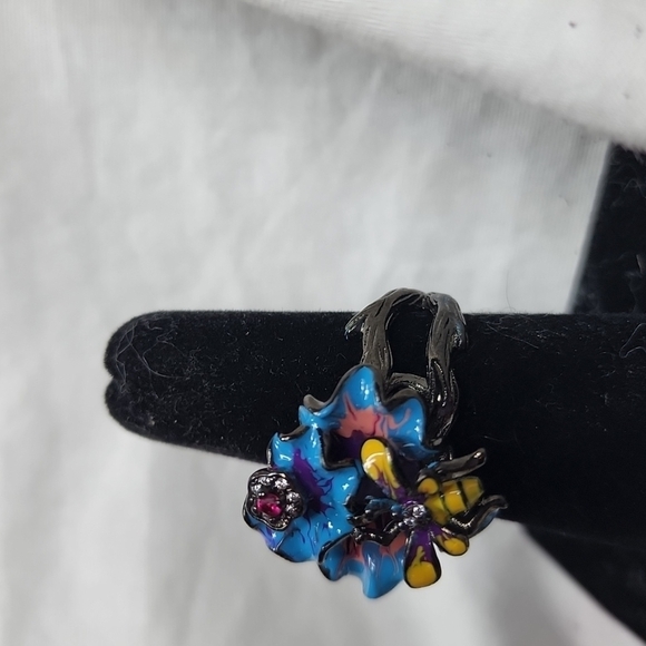 NWOT BUMBLEBEE RING - Picture 3 of 5